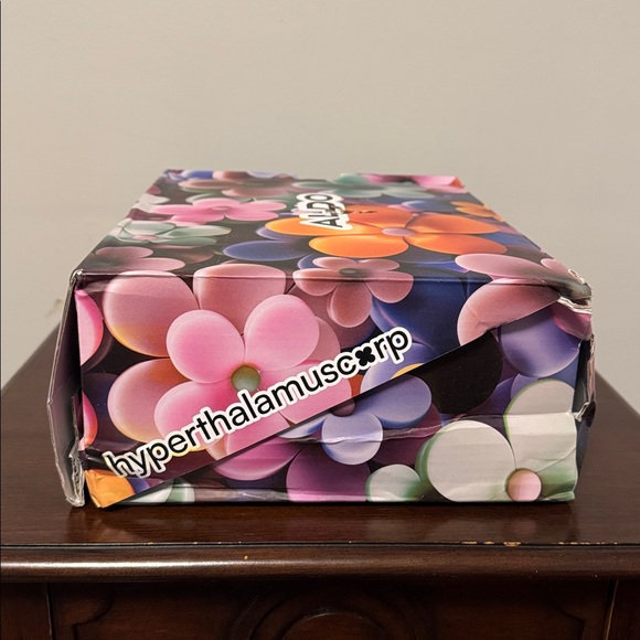 Aldo Women’s Hyperthalamuscorp Sneakers with Charms in Color Natural Size 5 - Picture 7 of 11